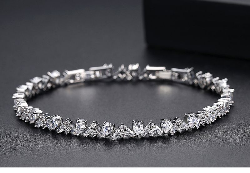 Damenschmuck V-förmiges Armband mit 3A Zirkonia-Tropfen, elegantes geometrisches Design für Abendpartys und besondere Anlässe_voghion.com