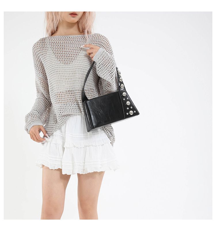 Borsa a tracolla vintage con borchie per donna - Elegante piccola borsa a tracolla quadrata con dettagli a rivetto, morbida pelle PU, chiusura con cerniera, taglia media_voghion.com