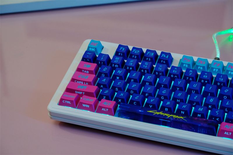 Transparente MadCatz Cyberpunk-Tastenkappe_voghion.com