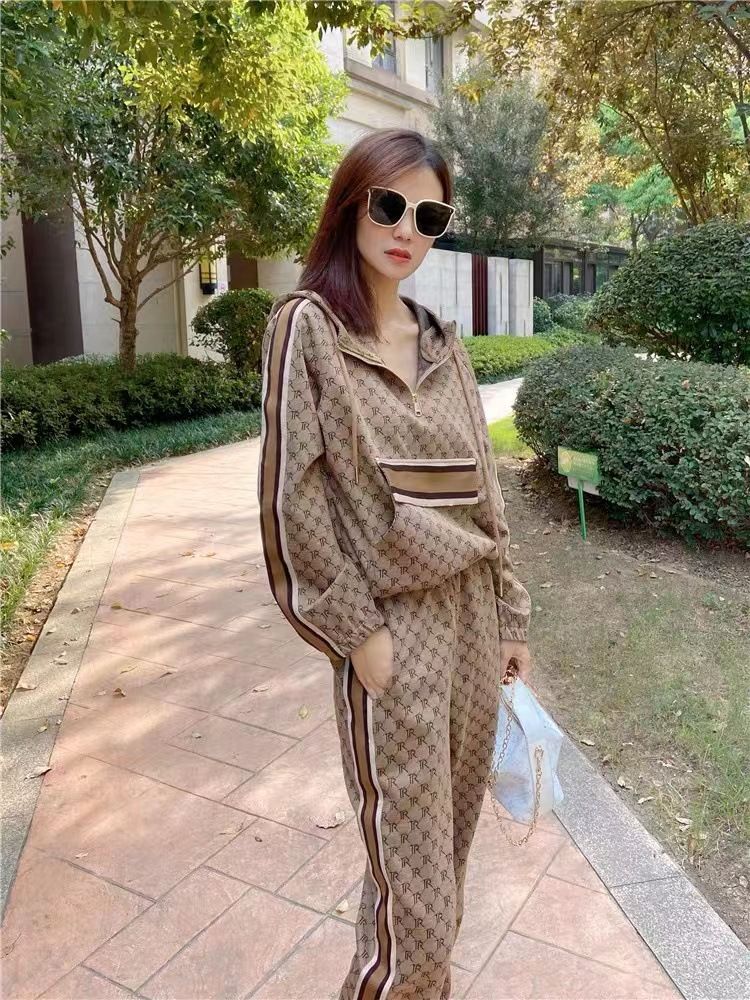 Conjunto deportivo moderno para mujer: elegante conjunto informal de dos piezas para mayor comodidad en el día a día._voghion.com