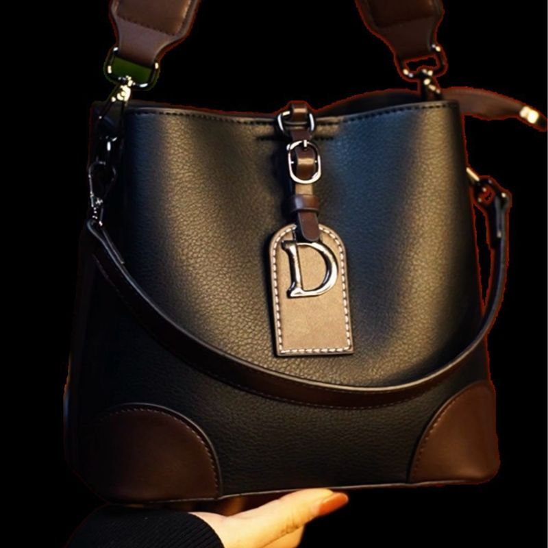 Borsa a tracolla singola alla moda, nuova, di alta qualità, con texture a secchiello, per streaming live di nicchia da donna_voghion.com