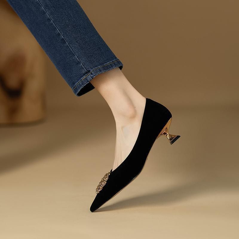 2025 Französische schwarze Damenschuhe mit niedrigem Absatz, schmale Absätze, die die Füße nicht ermüden, professionelle neue Wildlederschuhe_voghion.com