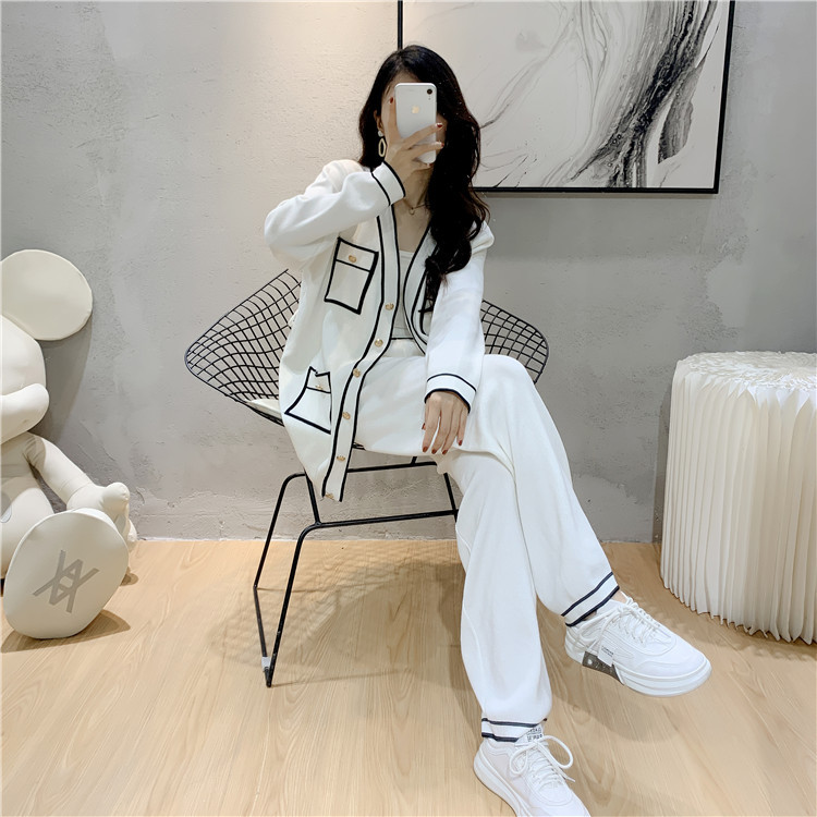 Completo da donna in due pezzi, cardigan, pantaloni e gamba larga_voghion.com