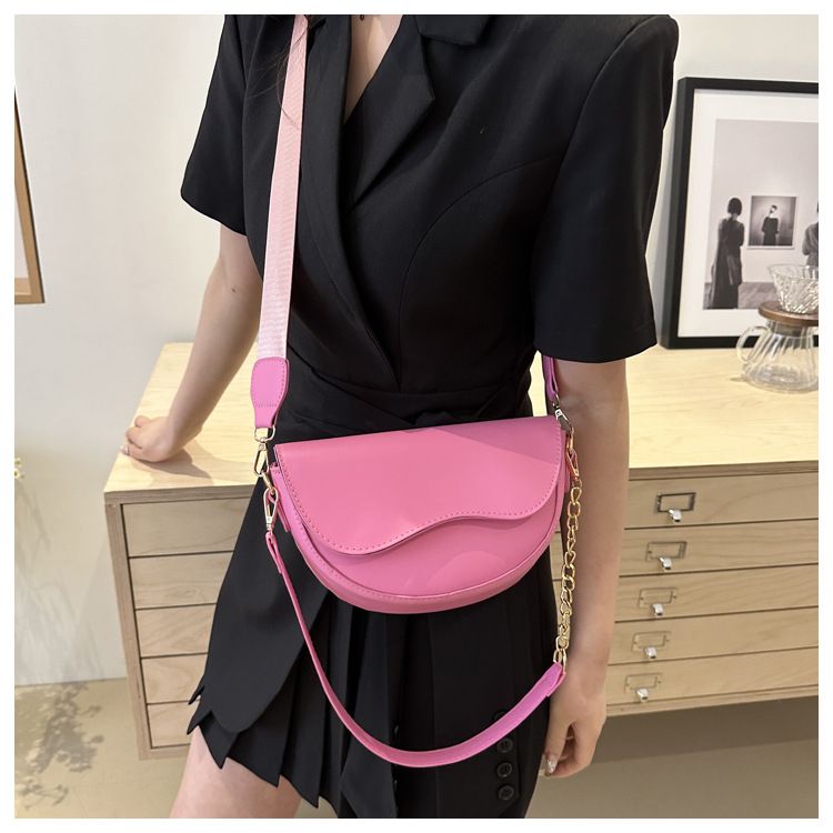 Piccola borsa a mano per donna 2024 nuova borsa a tracolla singola alla moda primavera ed estate, design di nicchia, tracolla larga,_voghion.com