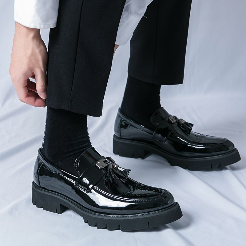 Mocasines de suela gruesa con flecos brillantes, versión coreana, para hombre, zapatos de cuero pequeños de moda._voghion.com