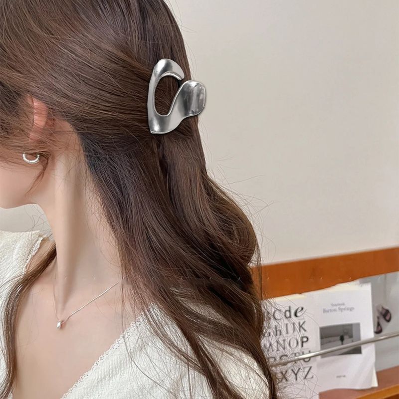 Ästhetischer silberfarbener Metall-Krallenclip - Koreanischer eleganter minimalistischer Hochsteckfrisur-Hai-Clip für den Hinterkopf_voghion.com