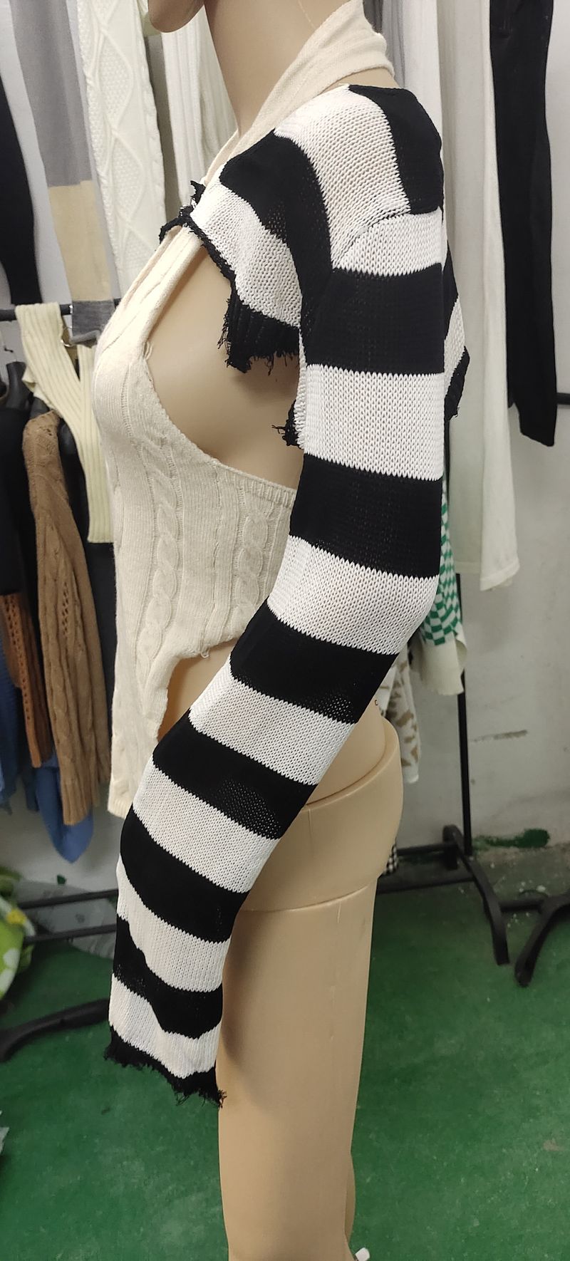 Wind Spicy Girl Contrasting Color Striped Woolen Hollow Cover Sweater For Women 2023 Autumn New Collection_voghion.com