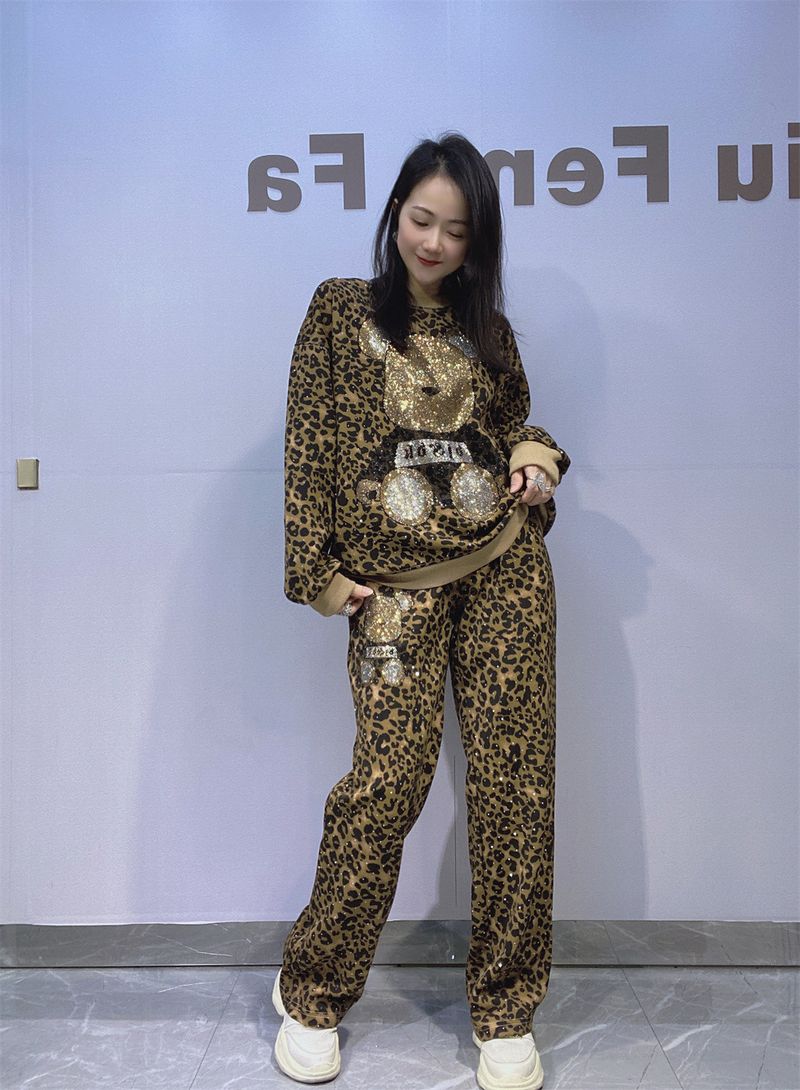 Ensemble deux pièces imprimé léopard pour femme, pull à manches longues et col rond, pantalon droit, étoiles et diamants_voghion.com