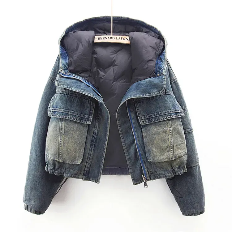 Giacca da donna in denim di cotone invernale, corta, ampia, con cappuccio, blu vintage, con tasche grandi, in jeans, da cowboy_voghion.com