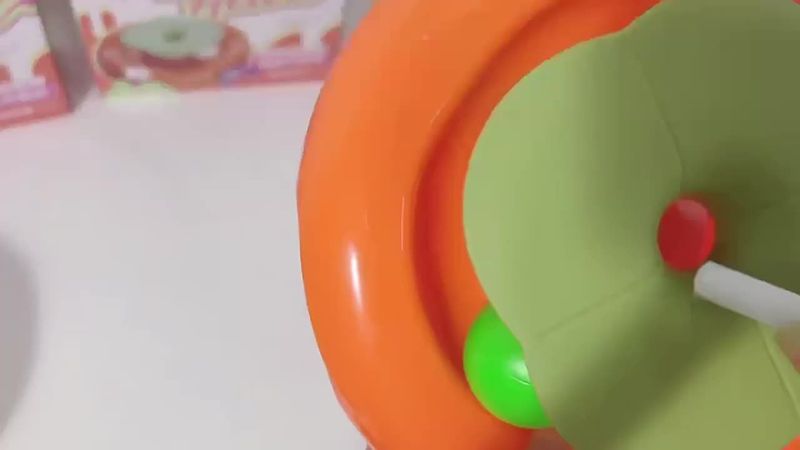 Giocattolo interattivo elettrico rotante automatico a forma di farfalla con piume antiscivolo incorporato, rotazione a 360 gradi, di PawParty Store_voghion.com