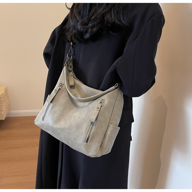 Sacs à bandoulière pour femme, avec une texture fine, pour les étudiantes en cours. Sac à bandoulière simple de grande capacité pour les déplacements quotidiens. Sacs fourre-tout._voghion.com