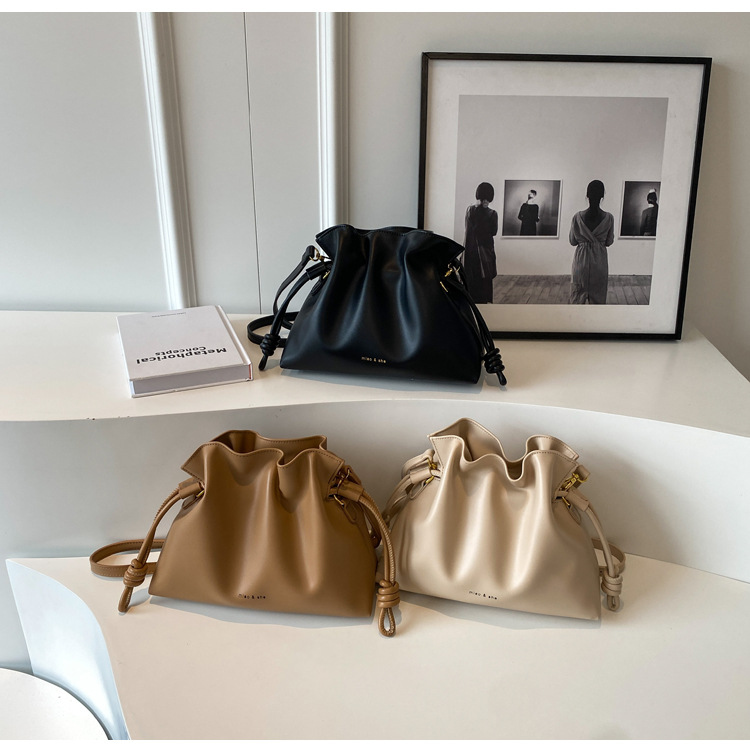 2023 Nuova vendita calda di nicchia Design High-end Borsa a secchiello Borsa da donna di grande capacità Borsa a tracolla semplice urbana_voghion.com