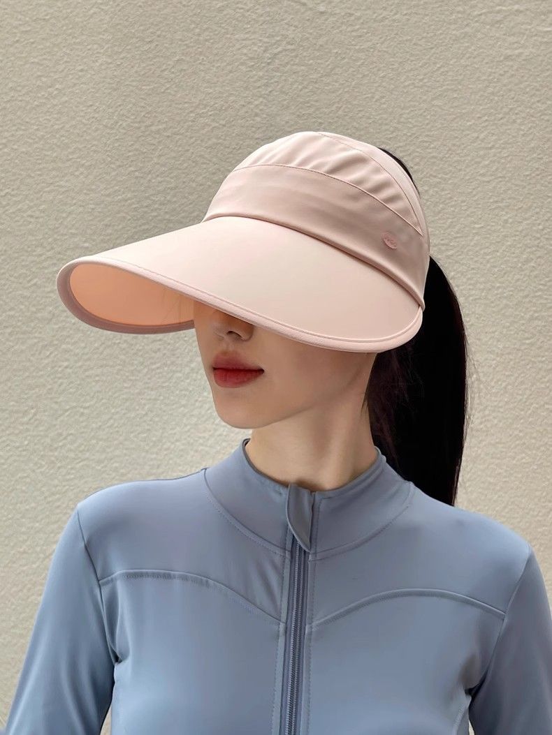 Cappello da sole per esterni in seta ghiacciata, con coda di cavallo alta e a mezza altezza, con viso piccolo e tesa larga, sensazione di freschezza_voghion.com