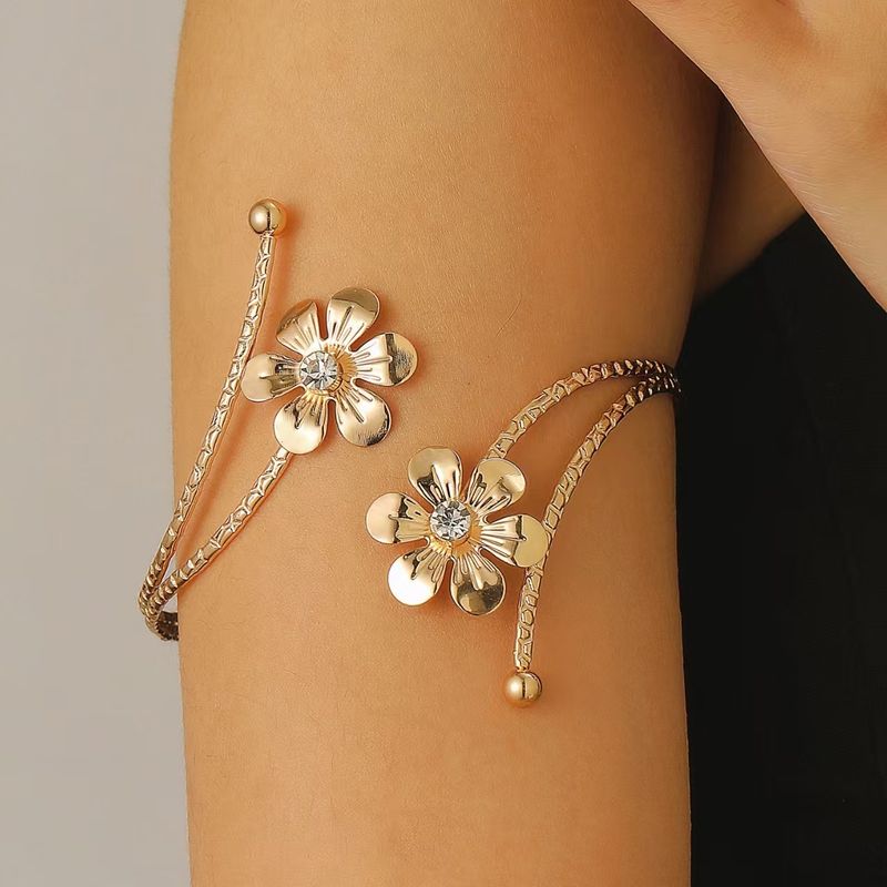 Anello in metallo con fiore esagerato, intarsiato di diamanti, nuovo braccialetto a braccio aperto, semplice e alla moda, a forma di farfalla e stella marina_voghion.com