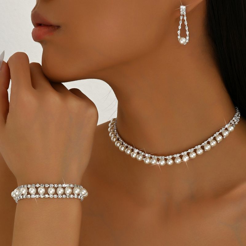 Collana, orecchini, bracciale, perle, eleganti gioielli da sposa, accessori per abiti_voghion.com