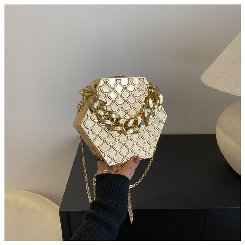 Akryl handväska för kvinnors nya nischdesignade kedja enkelaxel crossbody box fashionabel bärbar middagsväska_voghion.com