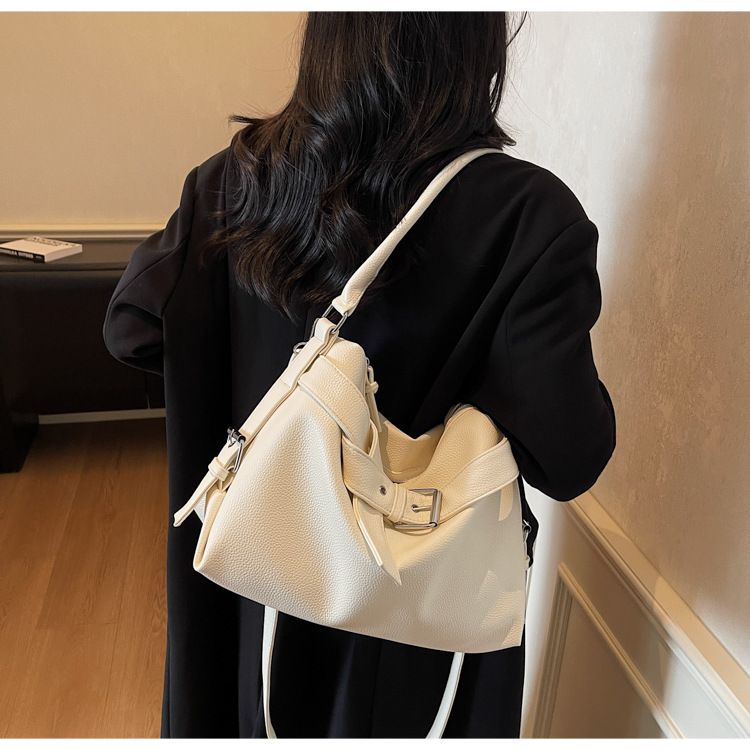 Sac fourre-tout tendance pour femme, grande capacité, en PU souple, avec fermeture éclair, pour un usage quotidien, disponible en noir, beige, marron et argent._voghion.com