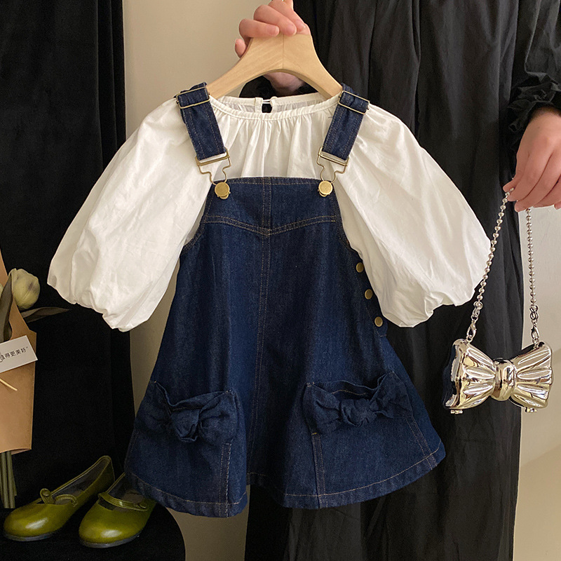 Vêtements pour enfants version coréenne, ensemble chemise à manches lanternes et jupe en denim avec bretelles et nœud, nouvelle collection printemps 2023 pour filles_voghion.com