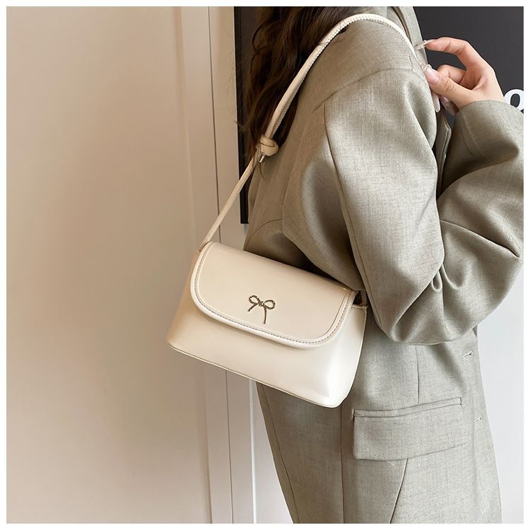Versatile sotto le ascelle estate 2024, nuova moda per le donne, la popolare borsa a tracolla monospalla di quest'anno con un bastone_voghion.com