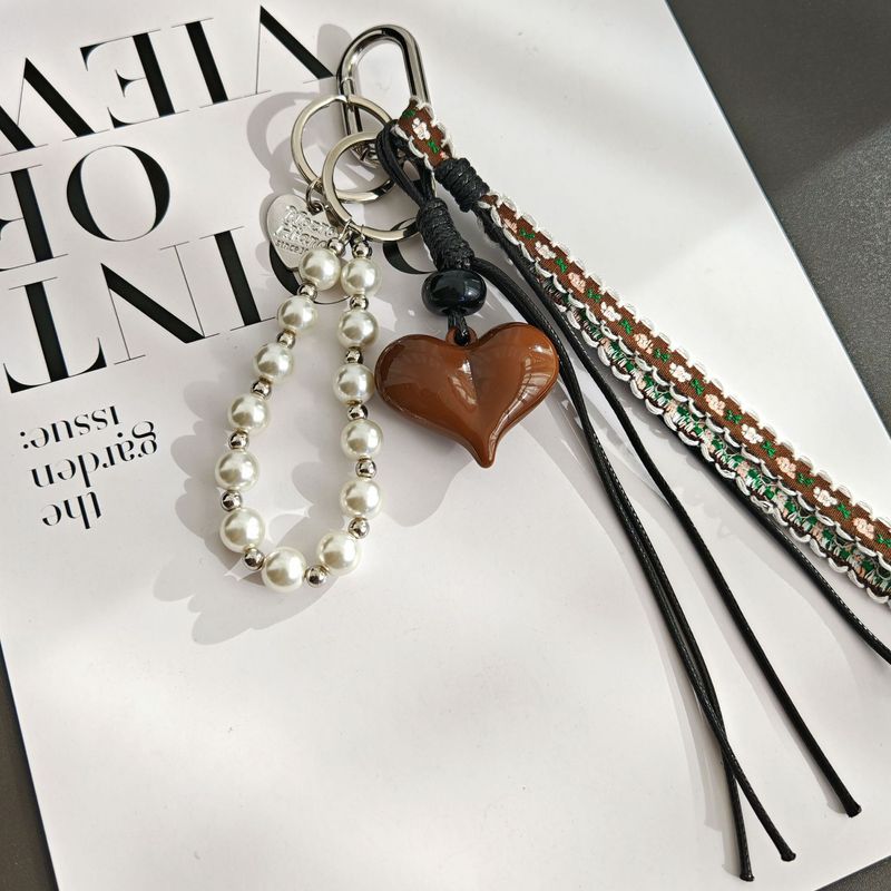Ciondolo per borsa a forma di cuore con catena di perle, portachiavi, cinturino intrecciato, corda intrecciata_voghion.com