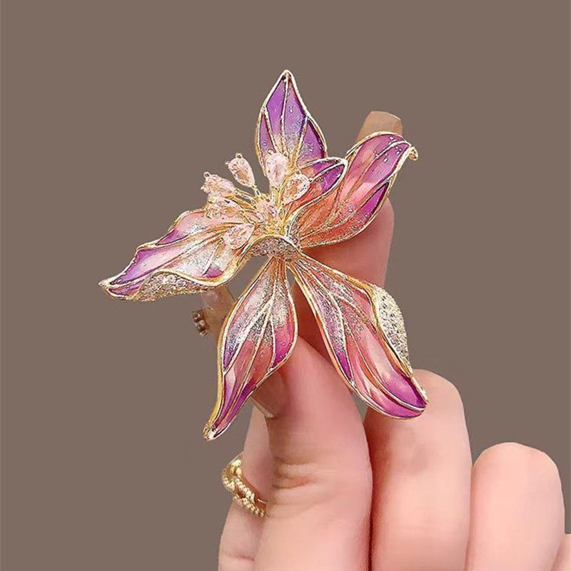 Iris Brooch High-end Feminine Delicate Crystal Brooch Niche Design Sense Pin Suit Coat Decoration_voghion.com