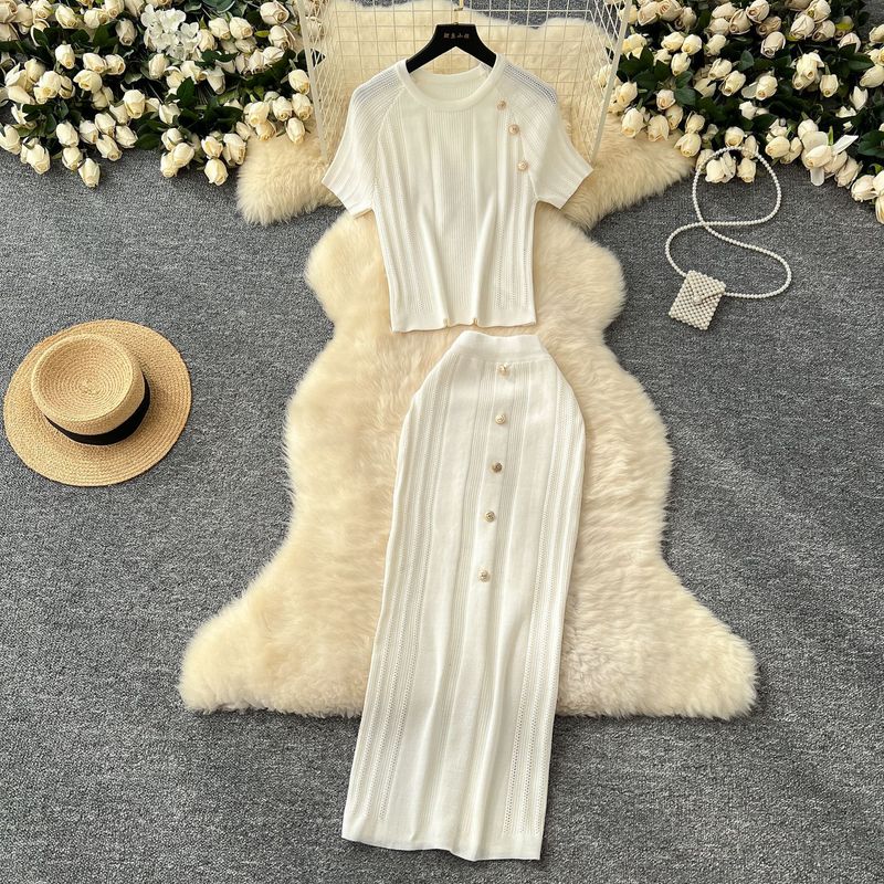 Senior Sense Wear mit Damen-Strickoberteil mit kleiner Weihrauchwind-Metallschnalle, Rundhalsausschnitt, kurzärmliges Strickoberteil, enger Wickelrock mit Hüfte, zweiteiliges Set_voghion.com