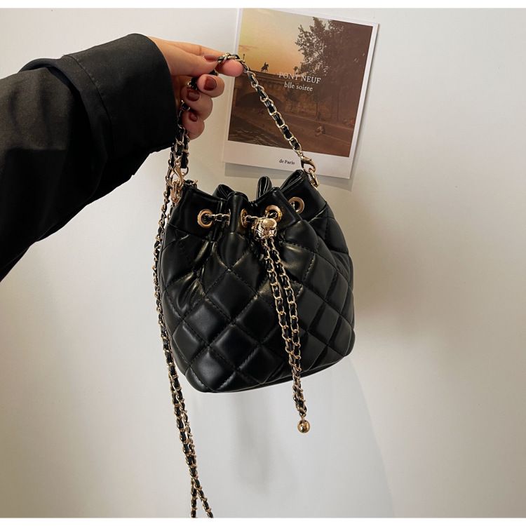 Damen Bucket Bag Diamond Chain Crossbody Bag Kleine Bucket Bag mit Kordelzug Leichte, luxuriöse, runde Bucket Bag Umhängetasche Crossbody Bag Frau_voghion.com