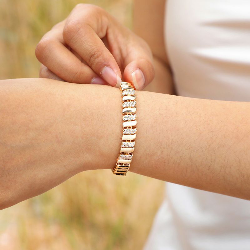 Bracelet élégant pour femme, motif cœur et fleur, nez de cochon, avec pierres en zircone, design géométrique tendance, à porter au quotidien, accessoire tendance et polyvalent._voghion.com