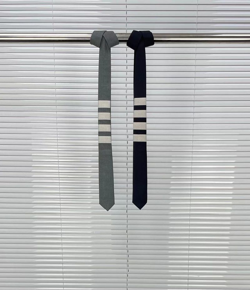 Cravatta di lana versatile, comoda e casual unisex a quattro barre, TB Tom Classic, prodotta direttamente dalla fabbrica_voghion.com