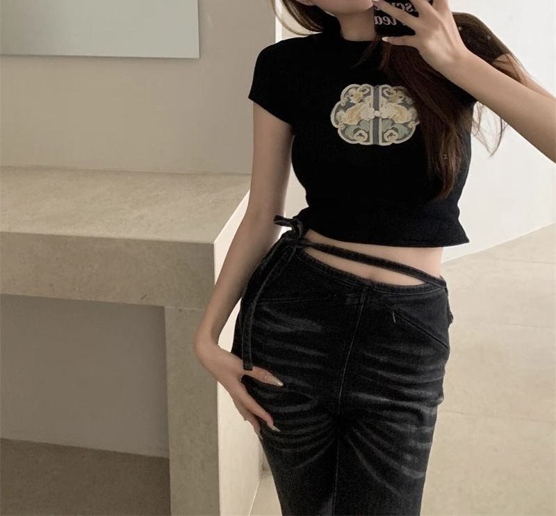 Zomer nieuw Chinees geborduurd mouw t-shirt voor vrouwen met een niche design gevoel, geknoopt wit kort topje_voghion.com