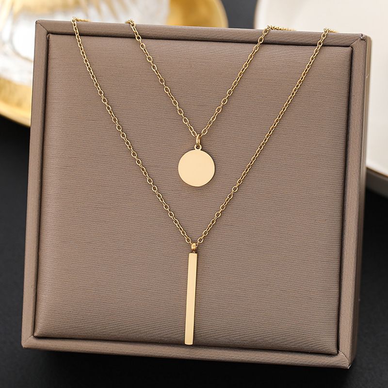 Collana con doppio strato a strati in acciaio inox con piccolo perno rotondo rettangolare in titanio Meiche da donna_voghion.com