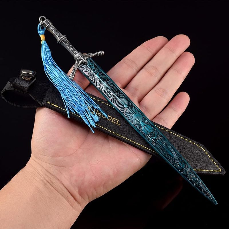 Elden Ring DLC Shadow Of The Erdtree Bloodborne's Holy Moonlight Großschwert Kampfkunstschwert Spielsammlung Schreibtisch Zimmerdekoration Rucksackanhänger_voghion.com