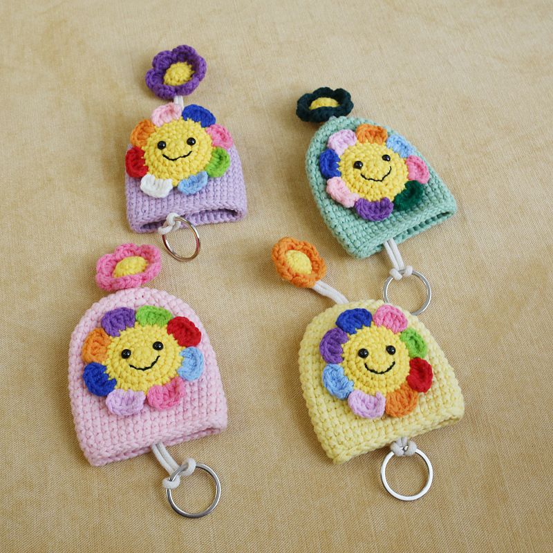 Custodia protettiva per chiave auto con piccolo fiore trasparente lavorato a mano, realizzata all'uncinetto, fragranza Seven Colors_voghion.com