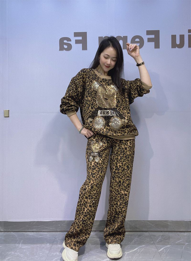 Ensemble deux pièces imprimé léopard pour femme, pull à manches longues et col rond, pantalon droit, étoiles et diamants_voghion.com