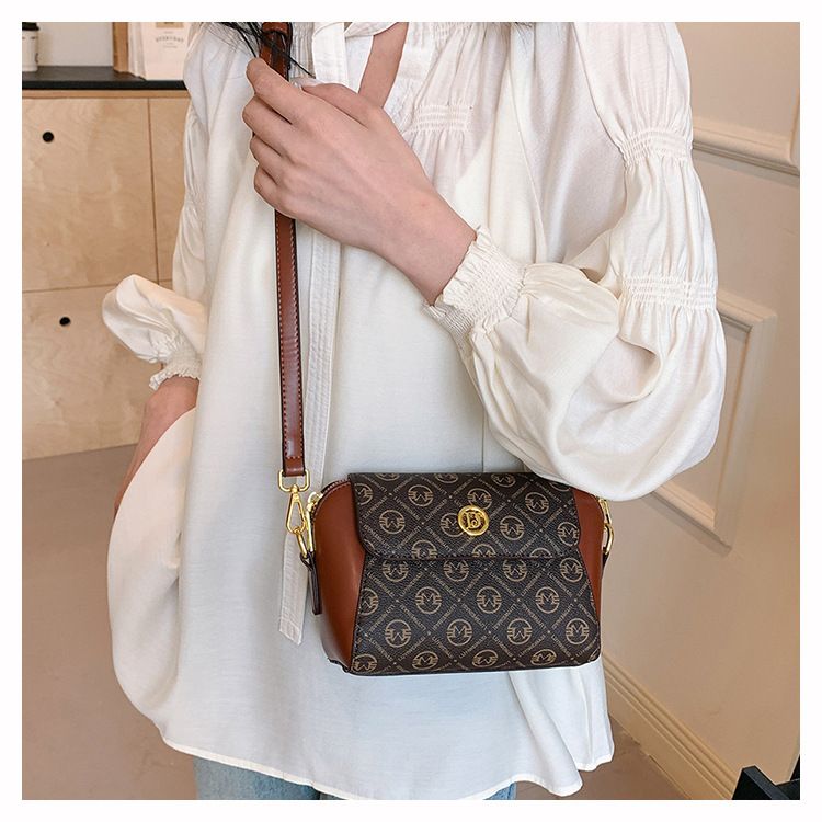 French printed handbag for women 2024, new women's simple and lightweight small square one shoulder crossbod bag,_voghion.com