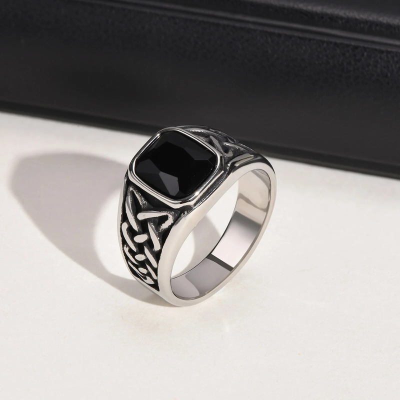 Vendite calde Anelli etnici vintage punk per uomo, fascia per dito con nodo vichingo retrò, anello con sigillo in pietra quadrata geometrica nera_voghion.com
