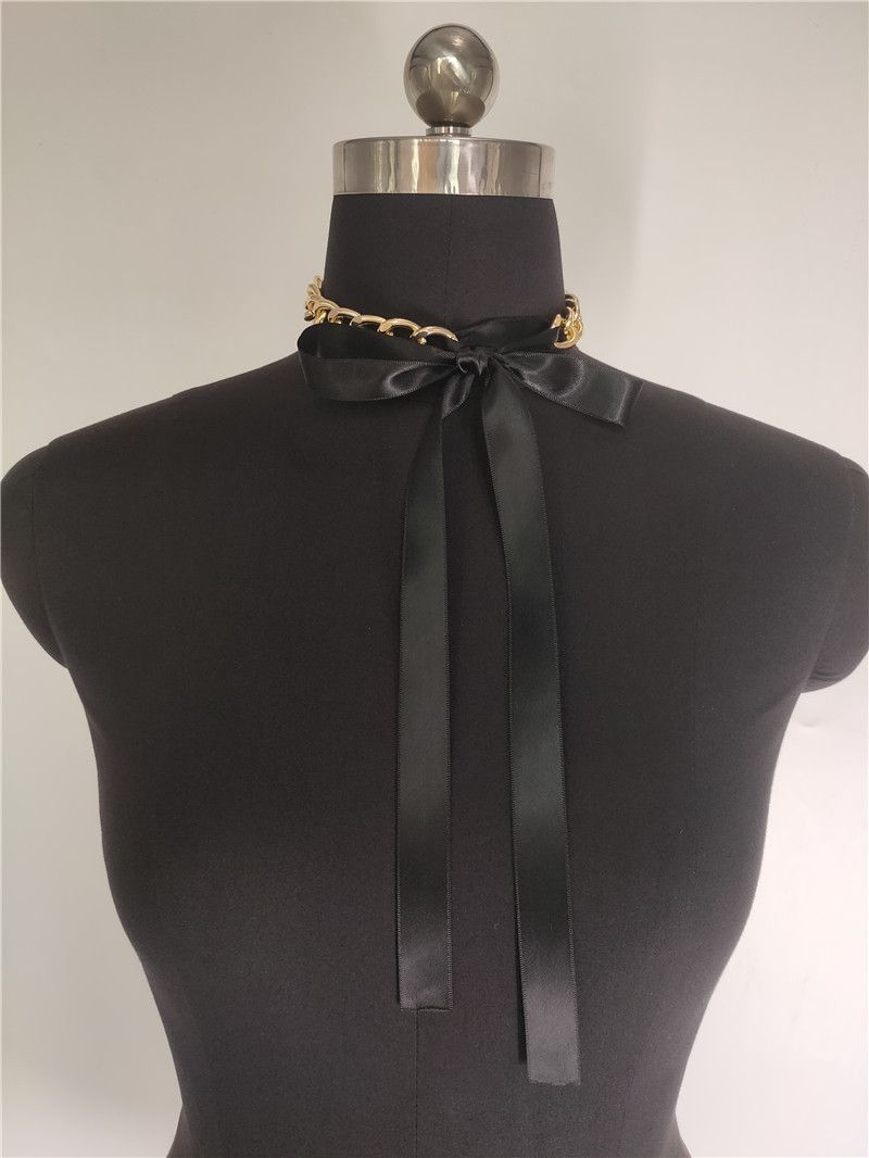 collana con collana a catena in metallo con fiocco in nastro elegante e dignitosa_voghion.com