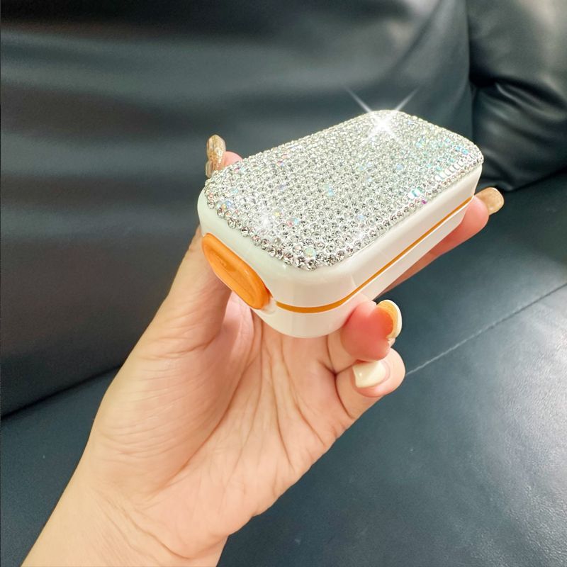 Pastillero japonés premium con detalles de diamante – 18 L de almacenamiento para coche, estuche metálico higiénico con cortador de pastillas (blanco, estilo minimalista)_voghion.com