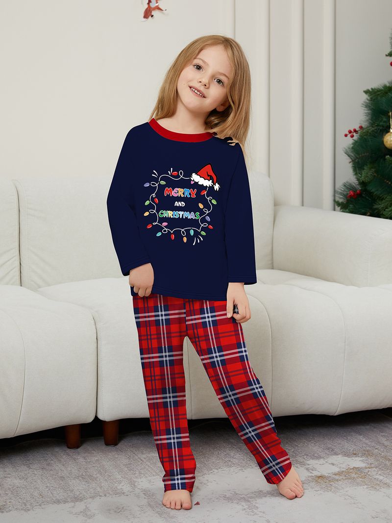 Gemütliches, passendes Weihnachtspyjama-Set für die ganze Familie mit festlichem Aufdruck, weicher karierter Stoff, Größen für Erwachsene, Kinder und Haustiere._voghion.com