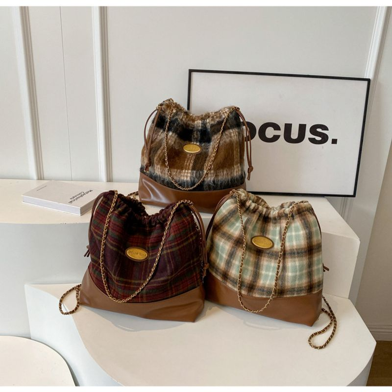 Zaino da donna in lana con catena, capacità grande, autunno e inverno, nuovo a tracolla, popolare, design di nicchia, morbido, sensazione di velluto, secchiello_voghion.com