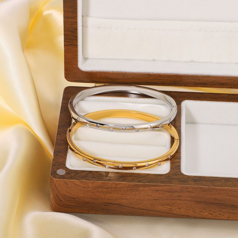 New Luxury Style Stainless Steel With A High-end Feel, Fashionable Diamond-studded, Non-fading Gold-plated Bracelet_voghion.com