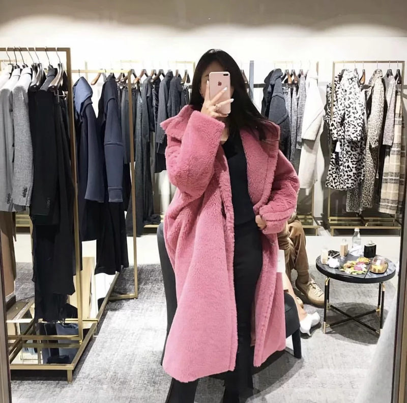 Cappotto da donna in lana di agnello sciolto di media lunghezza alla moda_voghion.com