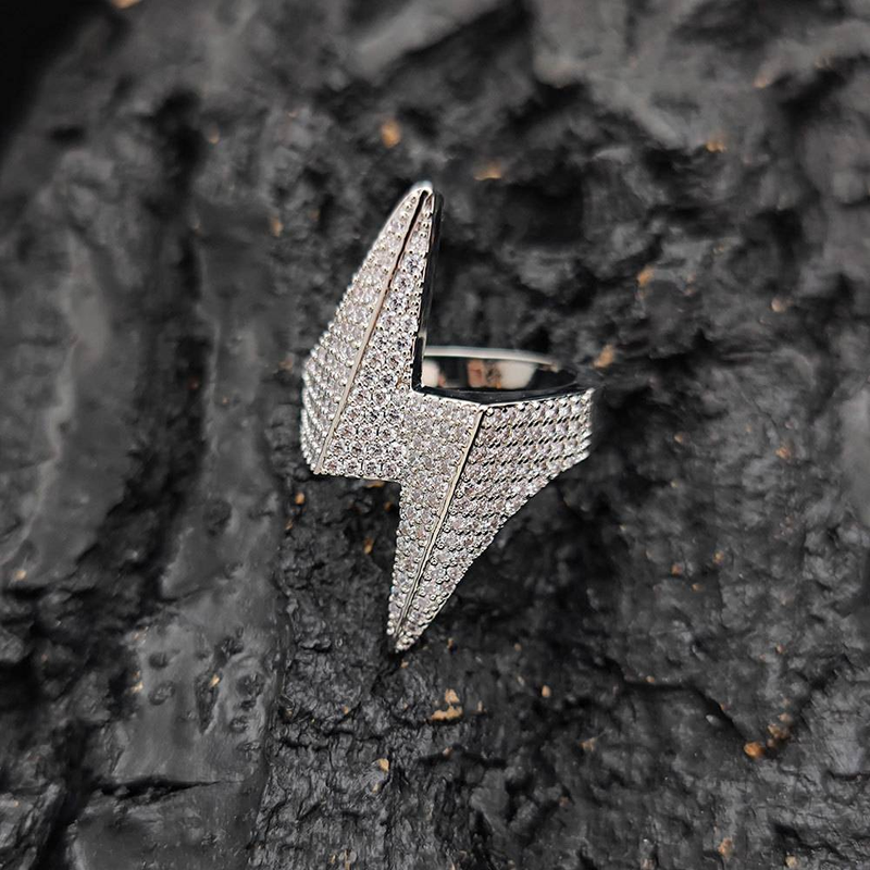 Sieraden voor heren en dames: Lightning Bolt Zircon Ring - Hip Hop Stijl Geometrische Statement Ring met Volledige CZ Stenen, Goud & Zilverkleurig, Maten 7-10_voghion.com