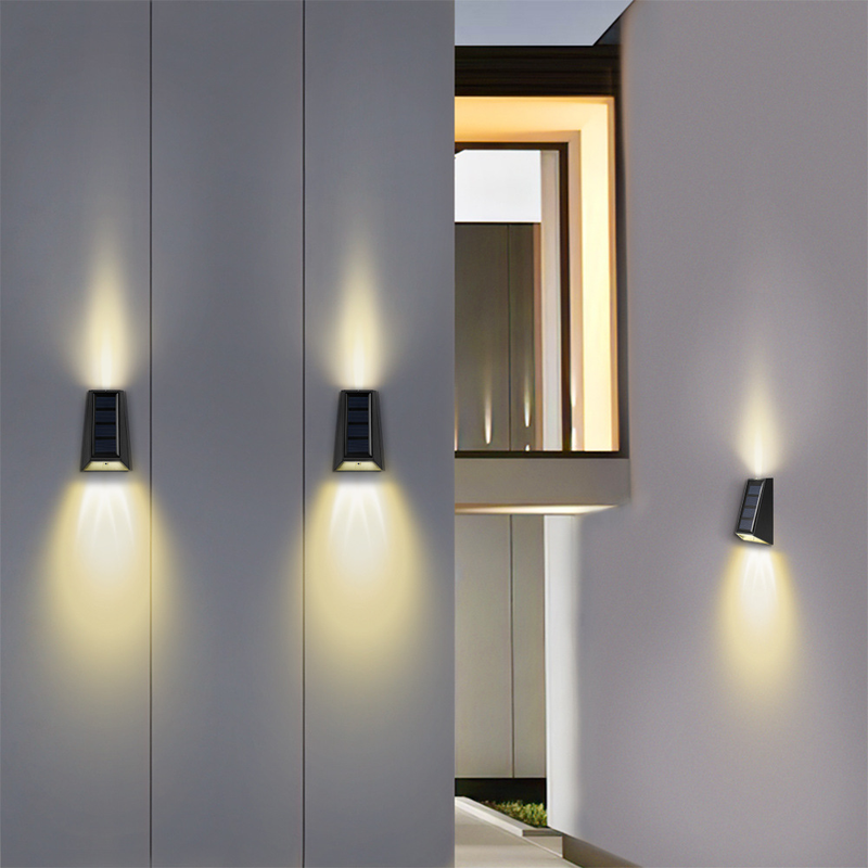 Luminária de parede solar para áreas externas, à prova d'água, para decoração de jardim, para pátio, cerca, quintal, paisagem, luminária de parede trapezoidal de 3 LEDs para cima e para baixo_voghion.com