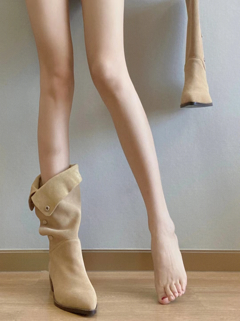 Ein Schuh, zwei tragen plissierte, mattierte Stiefel, dicke Damenabsätze, Temperament, spitze Knöpfe, mittellange Stiefel_voghion.com