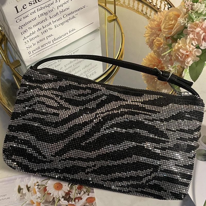 Borsa da sera da donna 2023, nuova, con texture in strass, design di nicchia, a tracolla, piccola, per celebrità di Internet_voghion.com