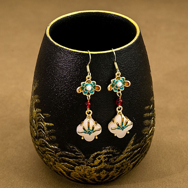 Nuovi orecchini con perline di giada imitazione e orecchini con nappe a forma di farfalla in stile cinese, semplici accessori Hanfu_voghion.com