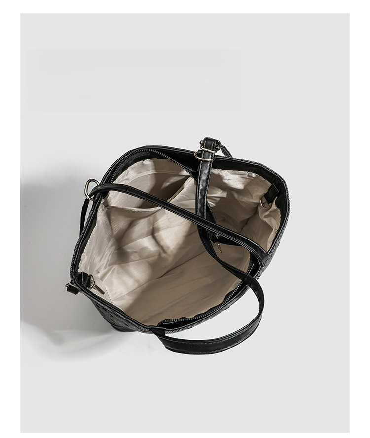 Commuter Large-capacity Student Handbag 2025 Spring And Summer New Polka Dots Bow Shoulder Backpack Niche Personality Shoulder Handbag Hundred And One_voghion.com