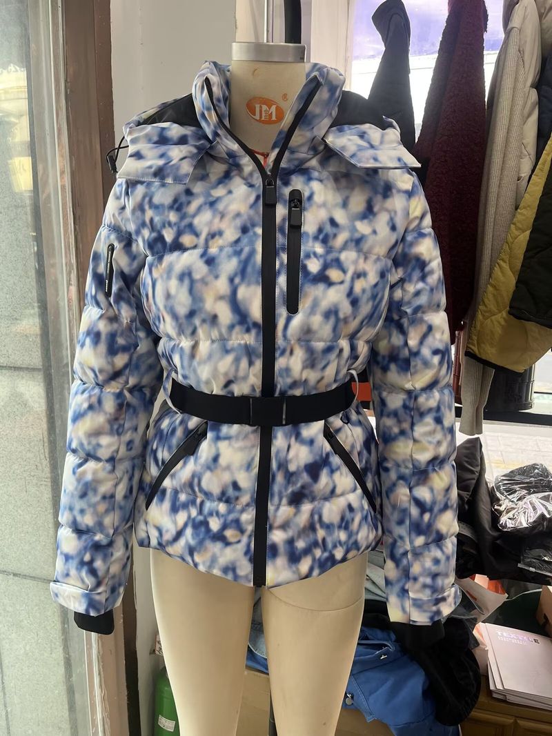 Stijlvolle, nauwsluitende pufferjas voor dames, voor skiën en streetwear - lichtgewicht en warme winterjas met riem (zwart/blauw/grijs/geruit)_voghion.com