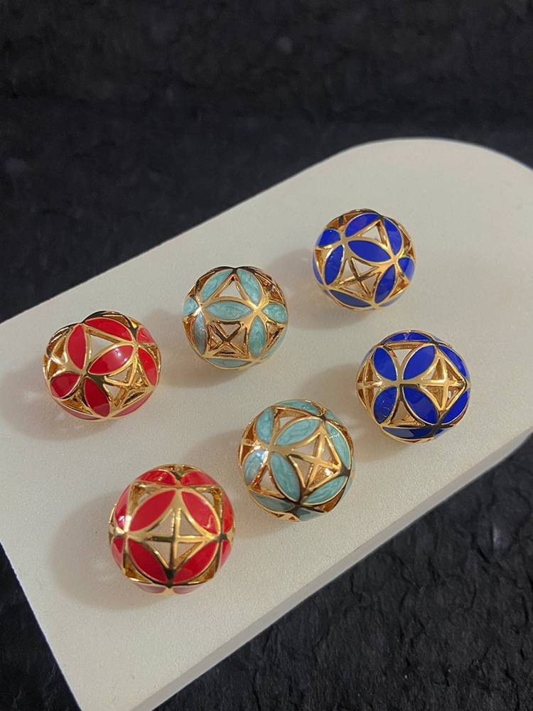 Orecchini in smalto colorato con fiori traforati, stile fashion, adatti per accessori da festa, vacanze e tutti i giorni per le donne._voghion.com